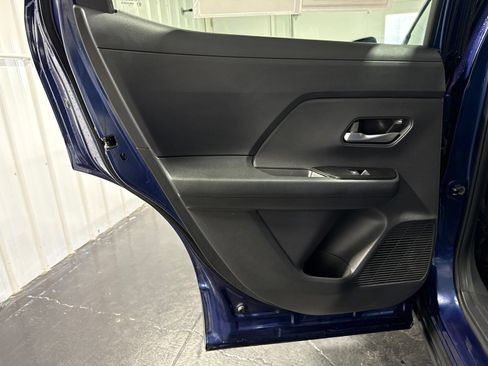 Used 2025 Nissan Kicks SV AWD/4WD image 17