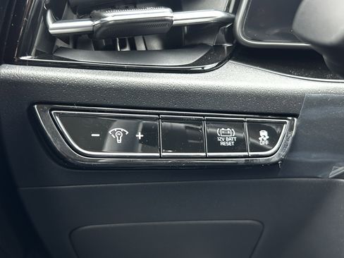 New 2025 Kia Niro EX Touring image 26