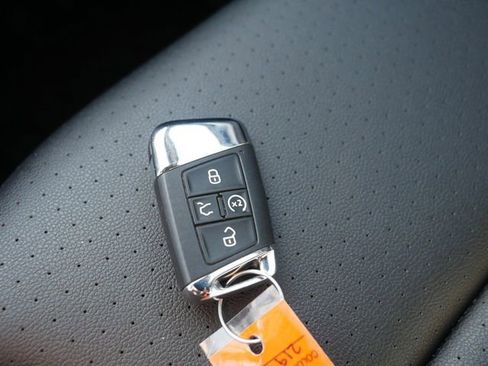 Certified 2023 Volkswagen Atlas Cross Sport SEL R-Line image 35