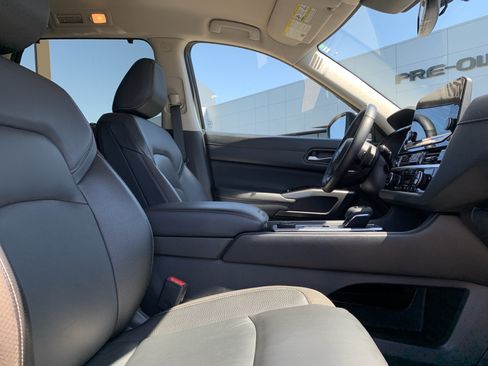 Used 2022 Nissan Pathfinder SL w/ Lighting Package (N92) AWD/4WD image 35
