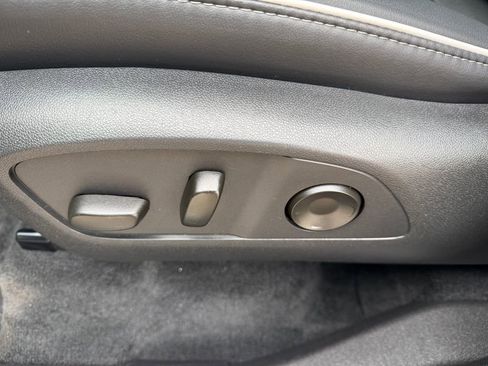 Used 2025 Buick Enclave Preferred AWD/4WD image 18