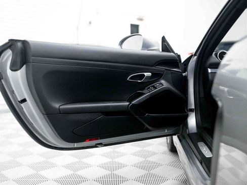 Used 2018 Porsche 718 Cayman RWD image 42