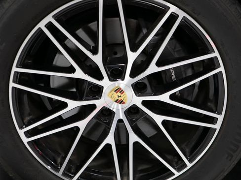 Certified 2024 Porsche Cayenne Coupe image 11