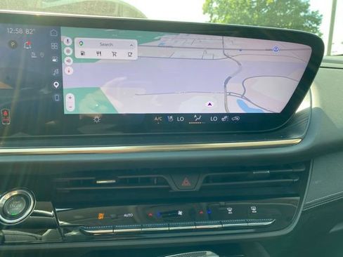 Used 2024 Buick Envision Avenir AWD/4WD image 4