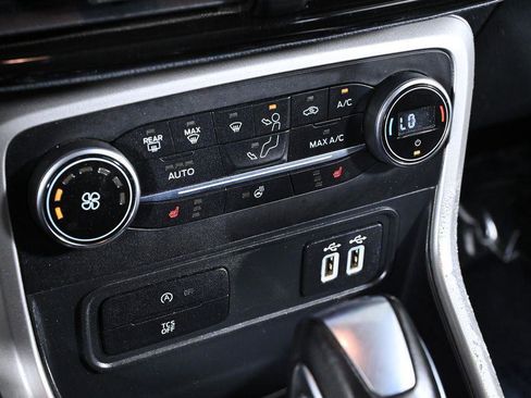 Used 2020 Ford EcoSport Titanium image 18