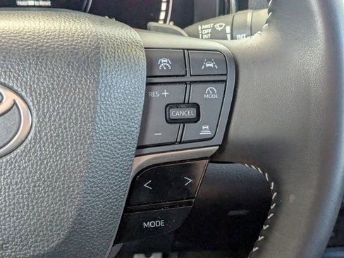 Used 2025 Toyota Camry SE FWD image 5