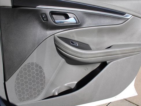 Used 2019 Chevrolet Impala LT image 8