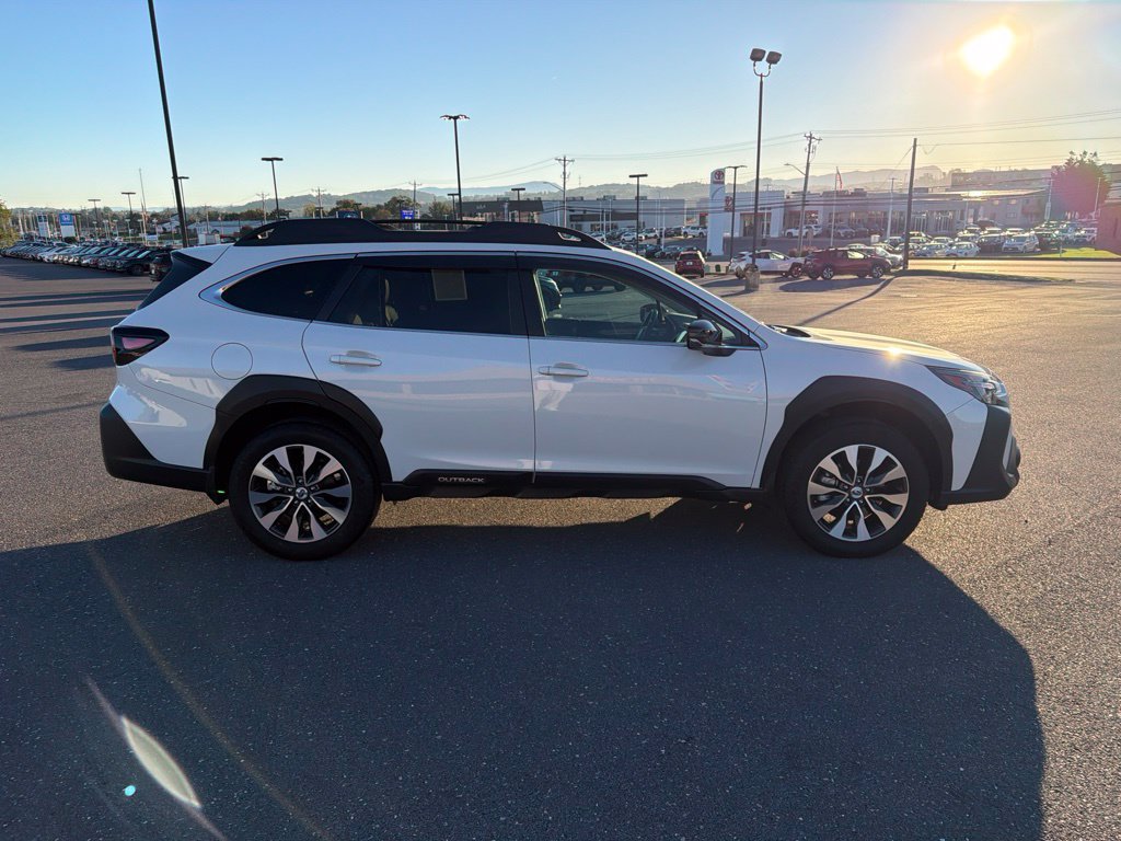 Certified 2025 Subaru Outback Limited AWD/4WD image 6