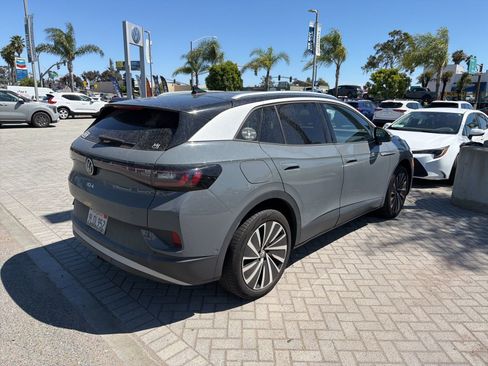 Used 2023 Volkswagen ID.4 Pro S Plus image 3