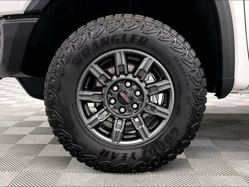 Used 2024 GMC Sierra 1500 AT4X AWD/4WD image 10