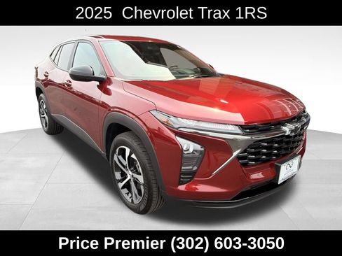 Used 2025 Chevrolet Trax RS w/ Driver Confidence Package FWD image 1