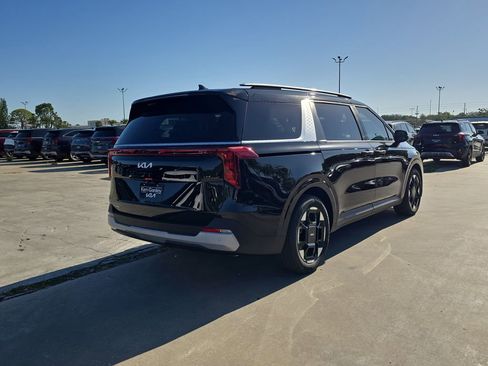 New 2026 Kia Carnival EX FWD image 8
