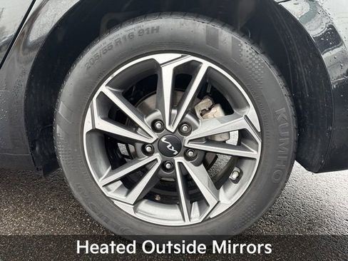 Used 2023 Kia Forte LXS w/ LXS Technology Package image 13