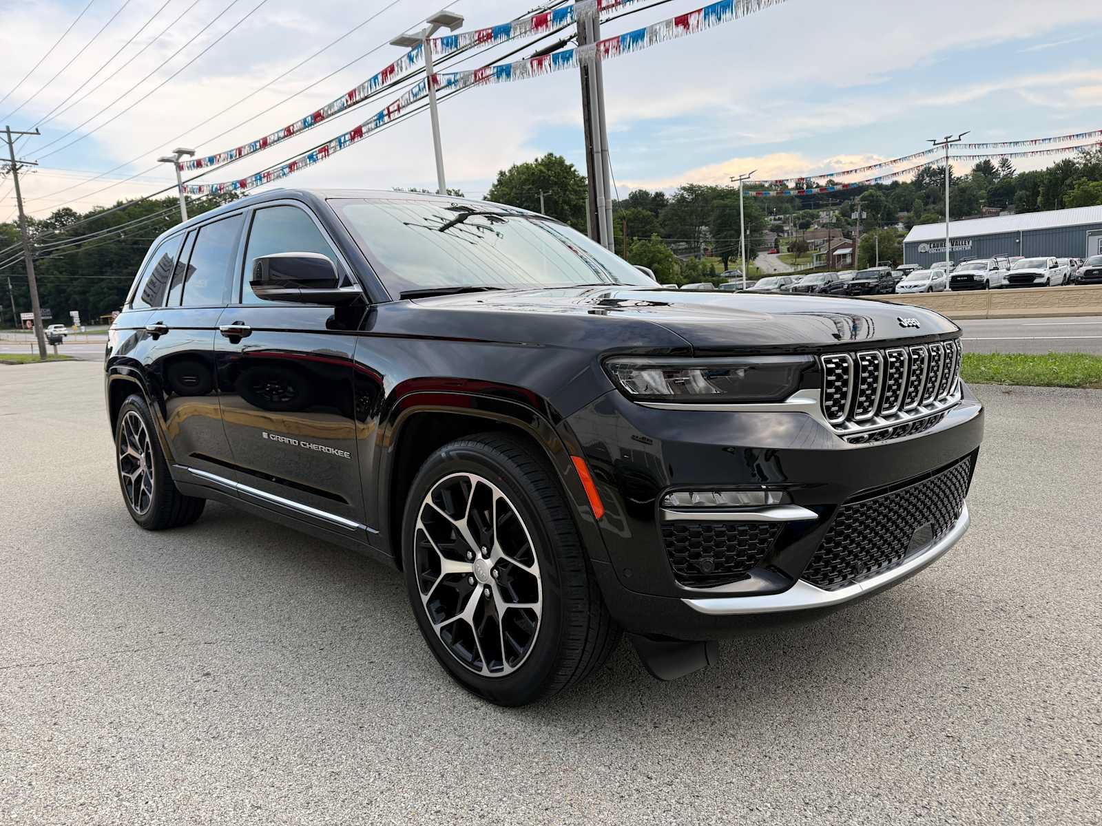 Certified 2023 Jeep Grand Cherokee Summit AWD/4WD image 3