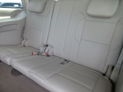 Used 2015 GMC Yukon Denali w/ Premium Package RWD image 34