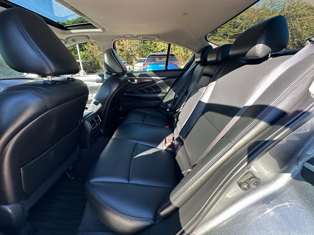 Used 2018 INFINITI Q50 Luxe w/ Essential Package (3.0T Luxe) AWD/4WD image 19