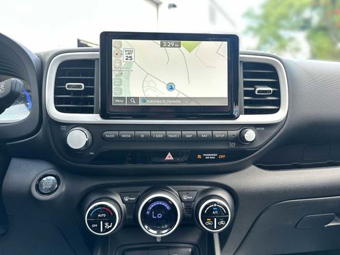 New 2025 Hyundai Venue Limited image 19