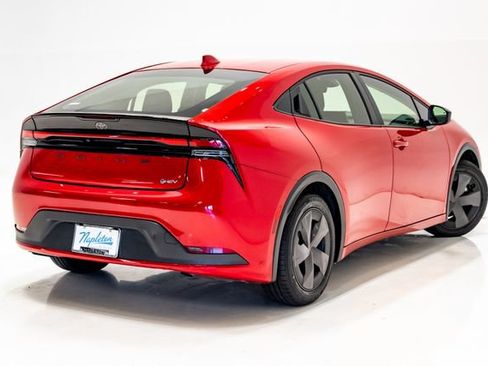 Used 2025 Toyota Prius LE FWD image 27