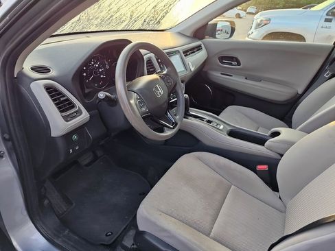 Used 2018 Honda HR-V EX image 7