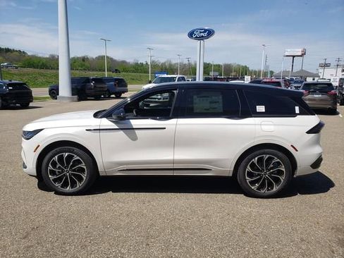 New 2026 Lincoln Nautilus Reserve AWD/4WD image 8