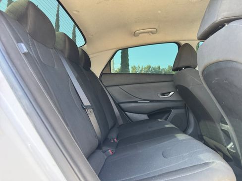 Used 2025 Hyundai Elantra SE FWD image 19