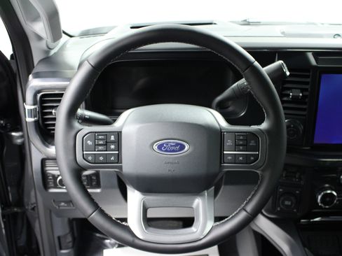 New 2026 Ford F250 Lariat w/ Black Appearance Package image 17