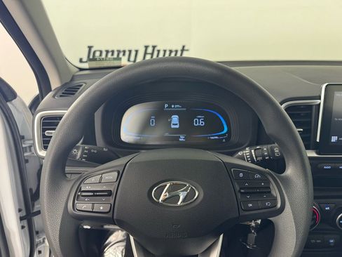 Used 2026 Hyundai Venue SE image 19