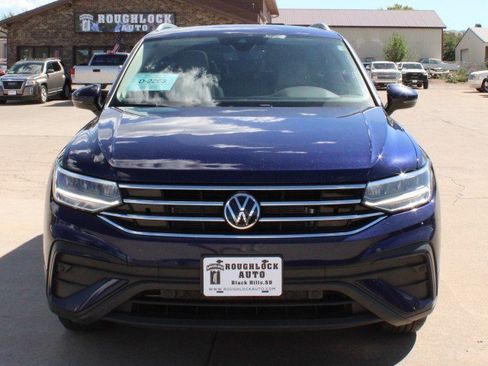Used 2024 Volkswagen Tiguan SE w/ Panoramic Sunroof Package AWD/4WD image 6