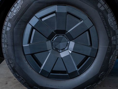 Used 2025 Tesla Cybertruck AWD Crew Cab image 10