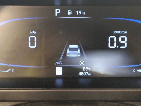 Used 2025 Hyundai Elantra SE FWD image 23