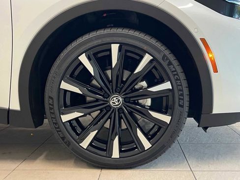 New 2026 Toyota Crown Platinum image 7