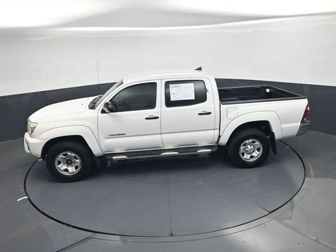 Used 2015 Toyota Tacoma PreRunner w/ SR5 Package RWD image 29