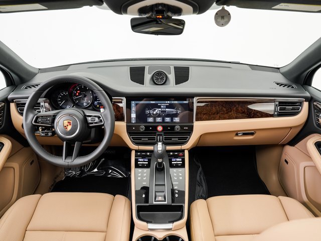 Certified 2026 Porsche Macan AWD/4WD image 23
