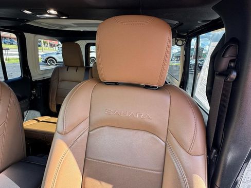 Used 2022 Jeep Wrangler Unlimited Sahara AWD/4WD image 35