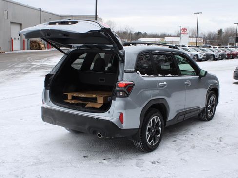 Used 2025 Subaru Forester Premium image 7