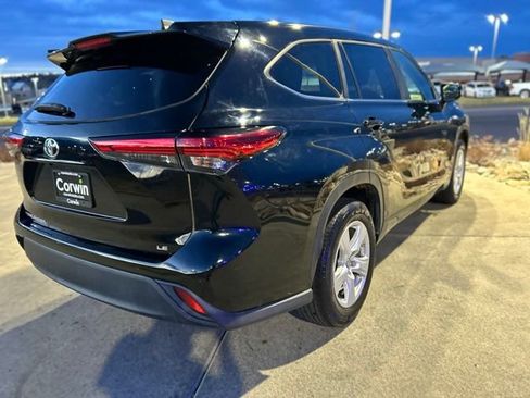 Used 2023 Toyota Highlander LE image 8