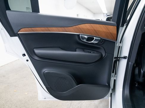 Used 2025 Volvo XC90 T8 Plus image 21