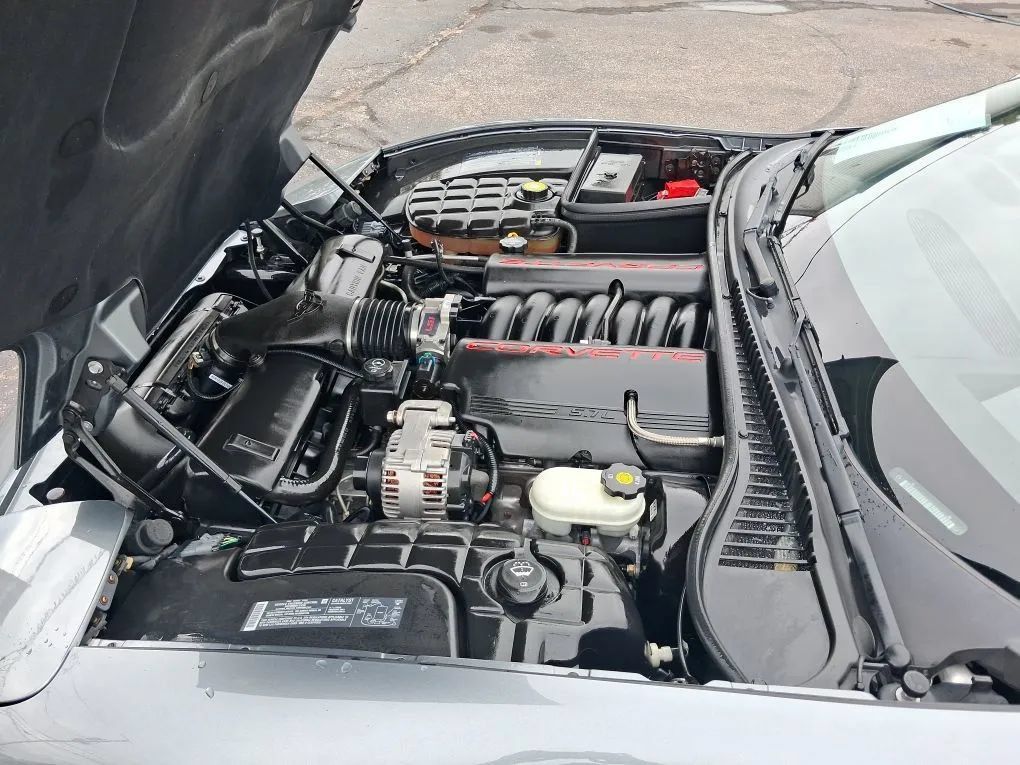 Used 2004 Chevrolet Corvette Coupe w/ Preferred Equipment Group RWD image 14
