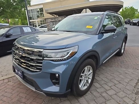 Used 2025 Ford Explorer Active w/ Active Comfort Package image 4