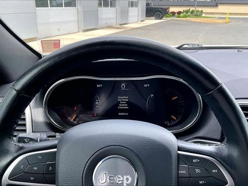 Used 2020 Jeep Grand Cherokee Altitude AWD/4WD image 18