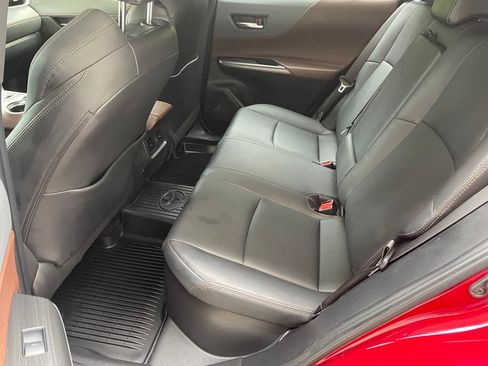 Used 2022 Toyota Venza XLE AWD/4WD image 13