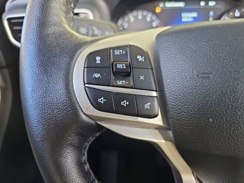 Used 2022 Ford Explorer XLT w/ Equipment Group 202A RWD image 11