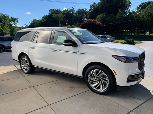 Certified 2025 Lincoln Navigator L Reserve AWD/4WD image 8