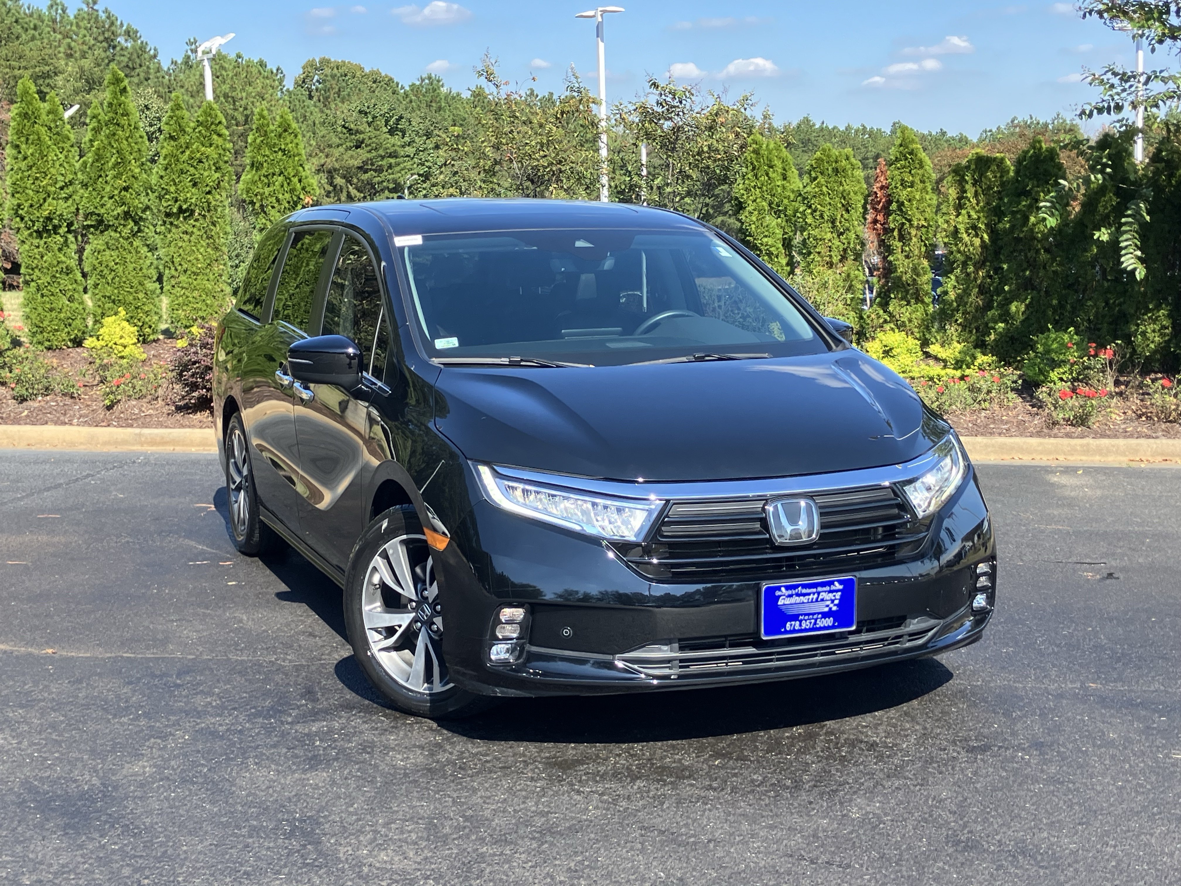Used 2024 Honda Odyssey Touring image 2