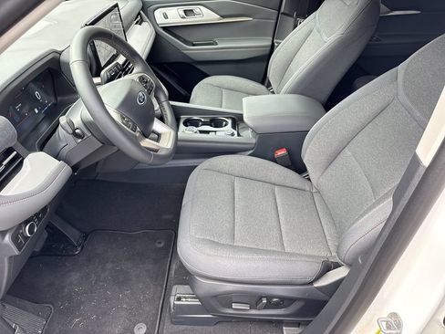 New 2026 Ford Explorer Active RWD image 10