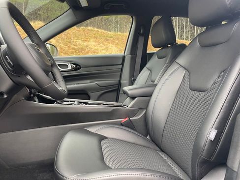 New 2026 Jeep Compass Latitude image 12