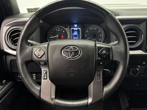 Used 2022 Toyota Tacoma TRD Sport AWD/4WD image 32