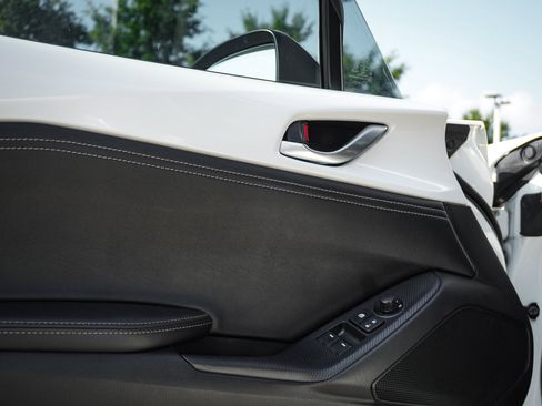 Used 2023 MAZDA MX-5 Miata Grand Touring w/ Weather Package RWD image 15