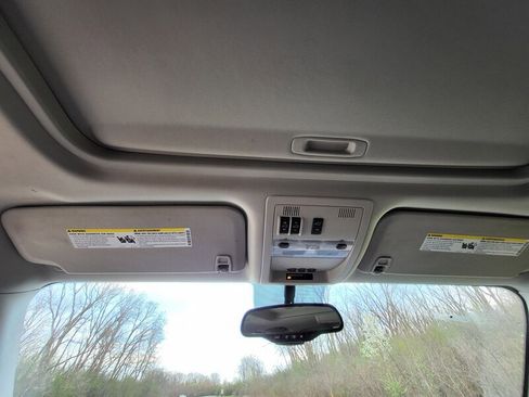 Used 2011 Cadillac Escalade ESV Luxury image 21