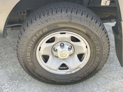 Used 2014 Toyota Tacoma PreRunner w/ Convenience Package RWD image 9